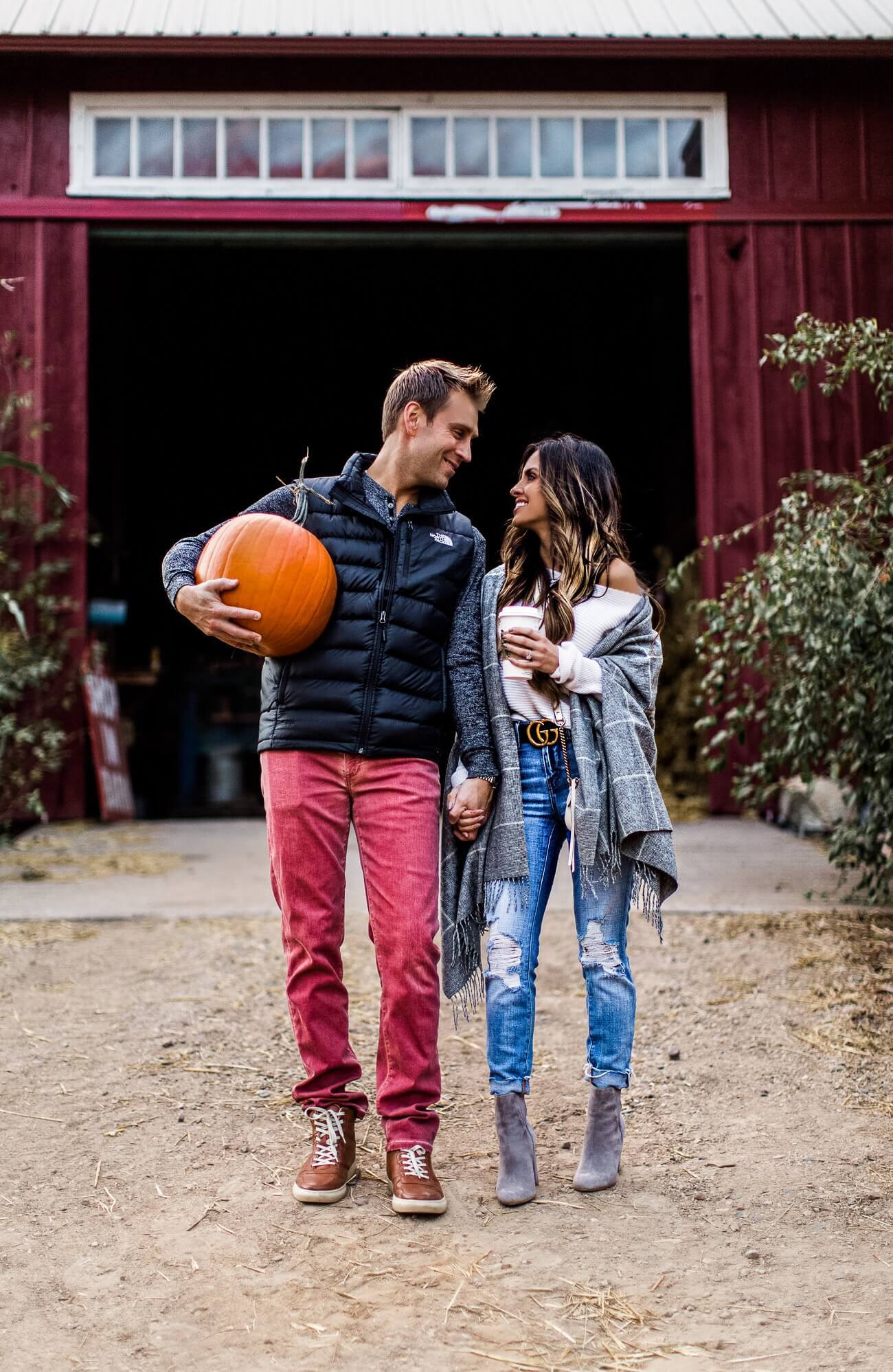 mia mia mine wearing a fall look from nordstrom at a pumpkin patch with husband