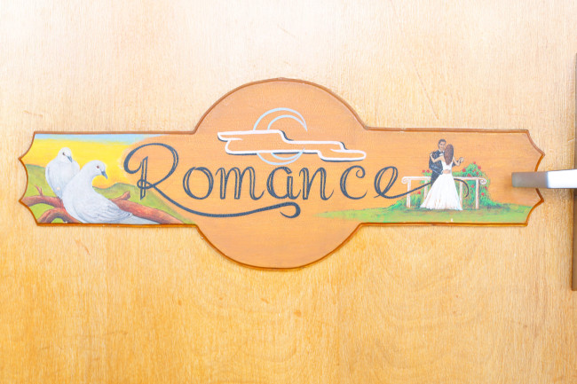 MiaMiaMine_Madonna_Inn_Romance_Room-4