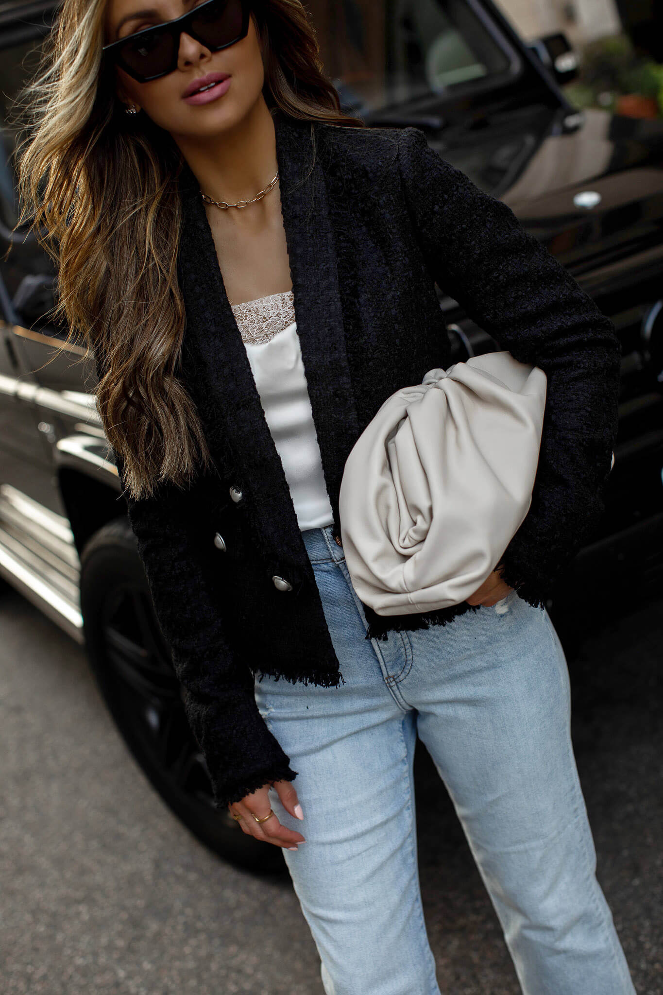 fashion blogger wearing a fall blazer from express