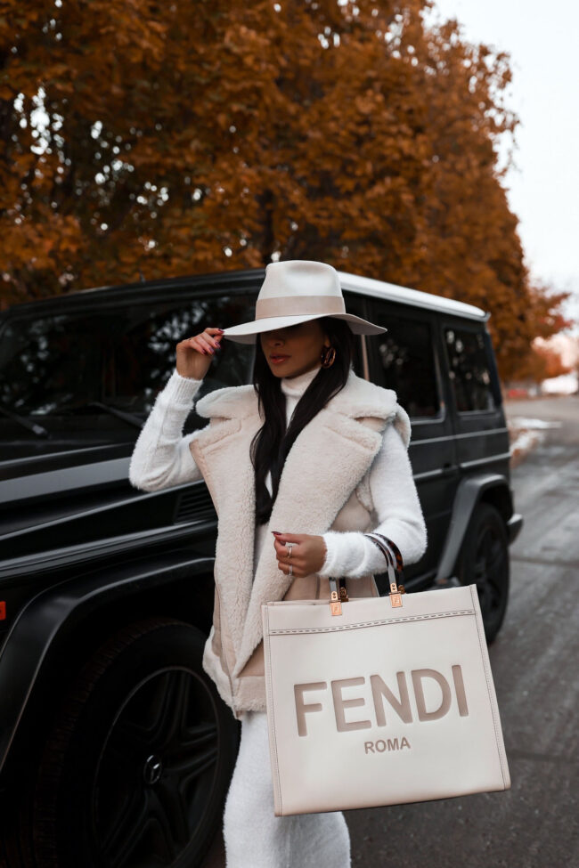 brunette fashion blogger wearing a monochromatic white outfit for fall