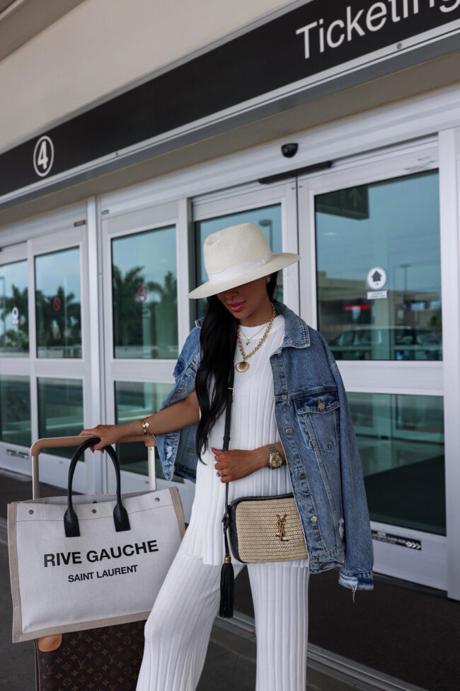 fashion blogger wearing a seashell necklace from shopbop